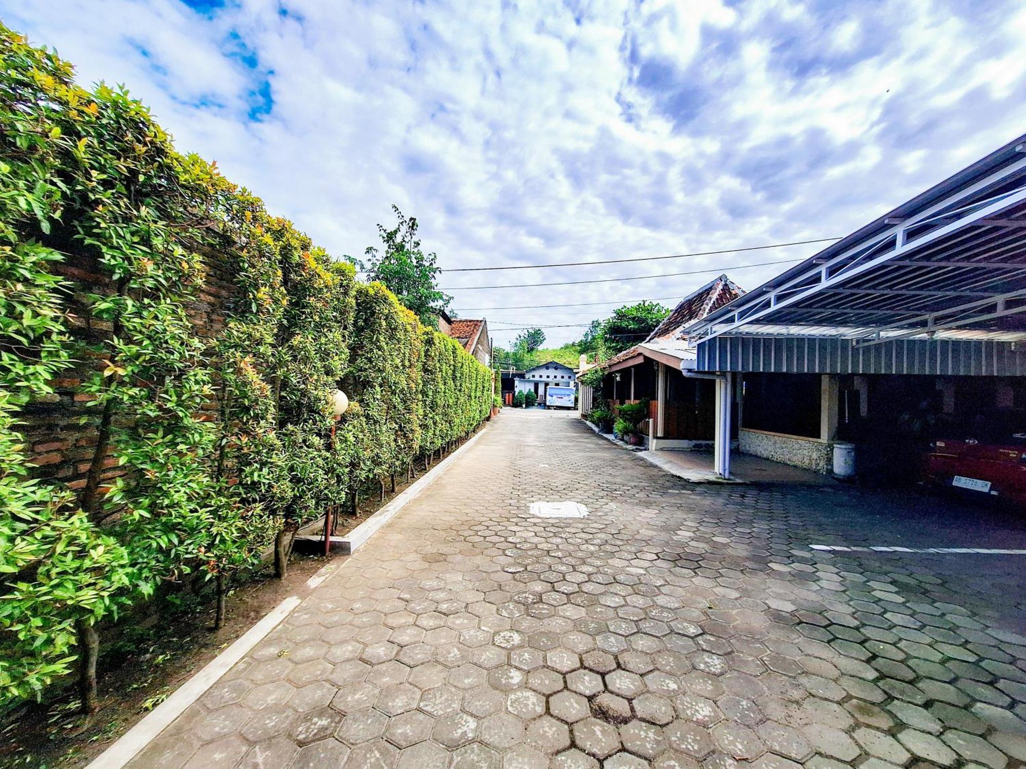 Hotel Family Syariah 1 Parangtritis Bagian luar foto