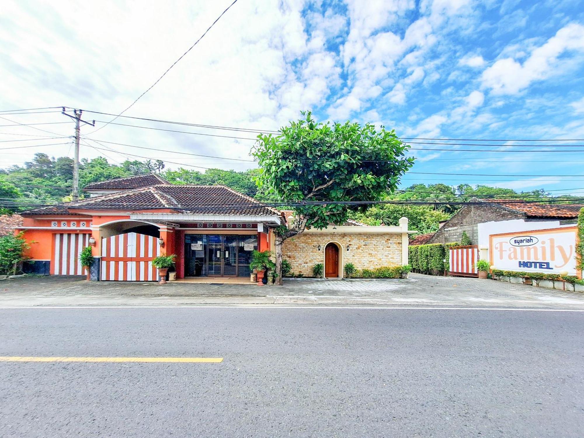 Hotel Family Syariah 1 Parangtritis Bagian luar foto